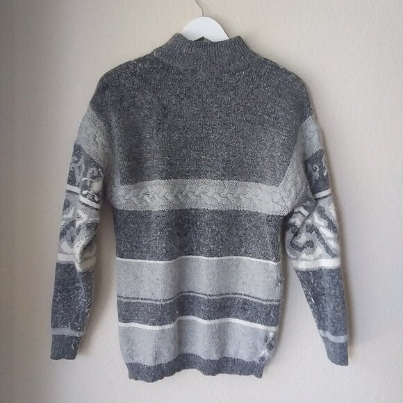 Sweater Grey Soft Fuzzy Embroidered Turtle Neck Pullover Womens Small - Picture 5 of 6